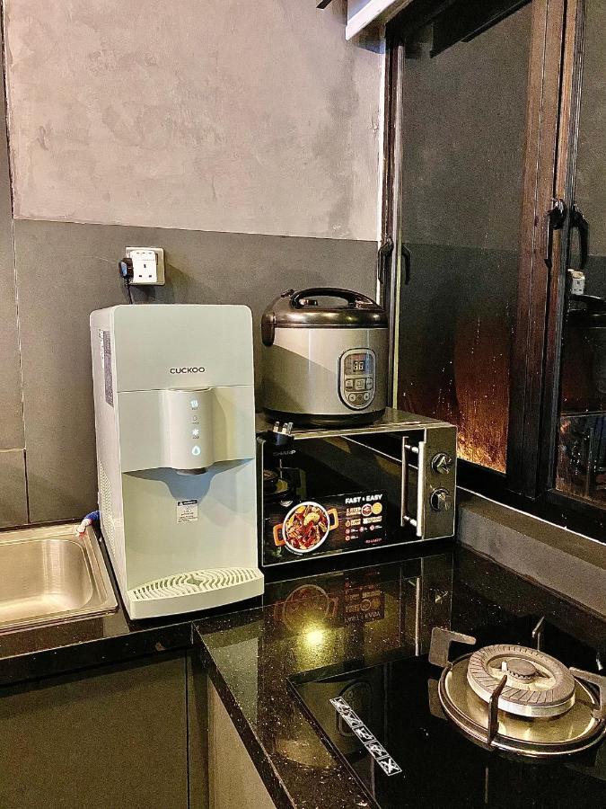 Faizal Madhi Homestay Кучинг Екстериор снимка