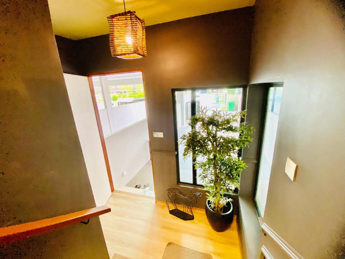 Faizal Madhi Homestay Кучинг Екстериор снимка